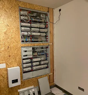 Unterverteilung und Durchlauferhitzer im Neubau