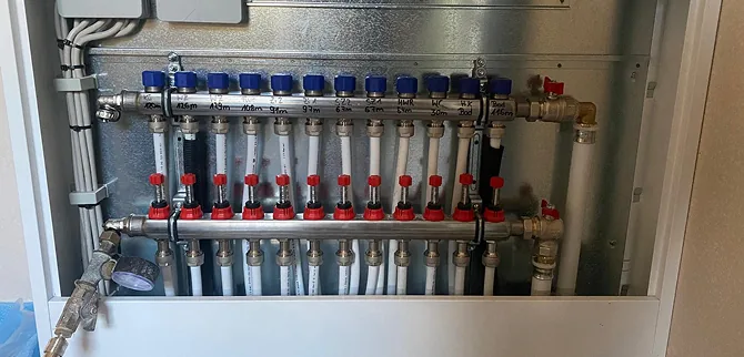 Heizkreisverteiler im Einbauschrank